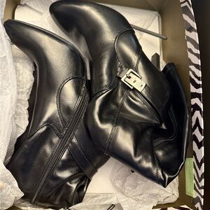 NEW Elegant Black tall Boots